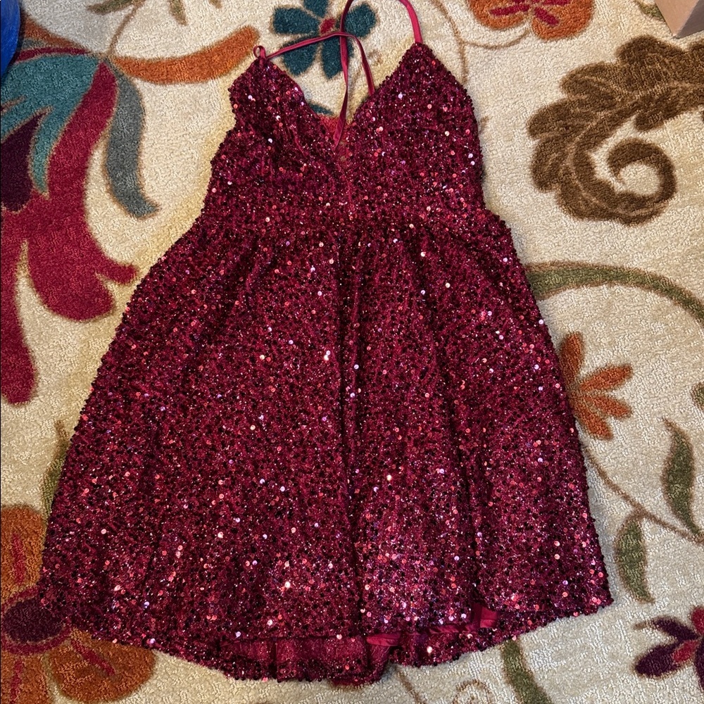 Minuet Red V-Neck dress - - Picture 16 of 16